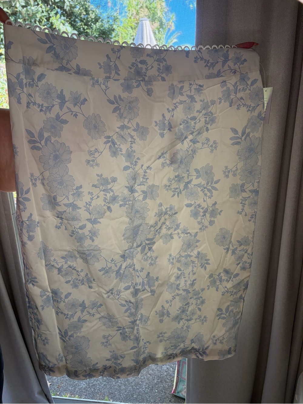 Floral Print Pencil Skirt in Light Blue and Cream